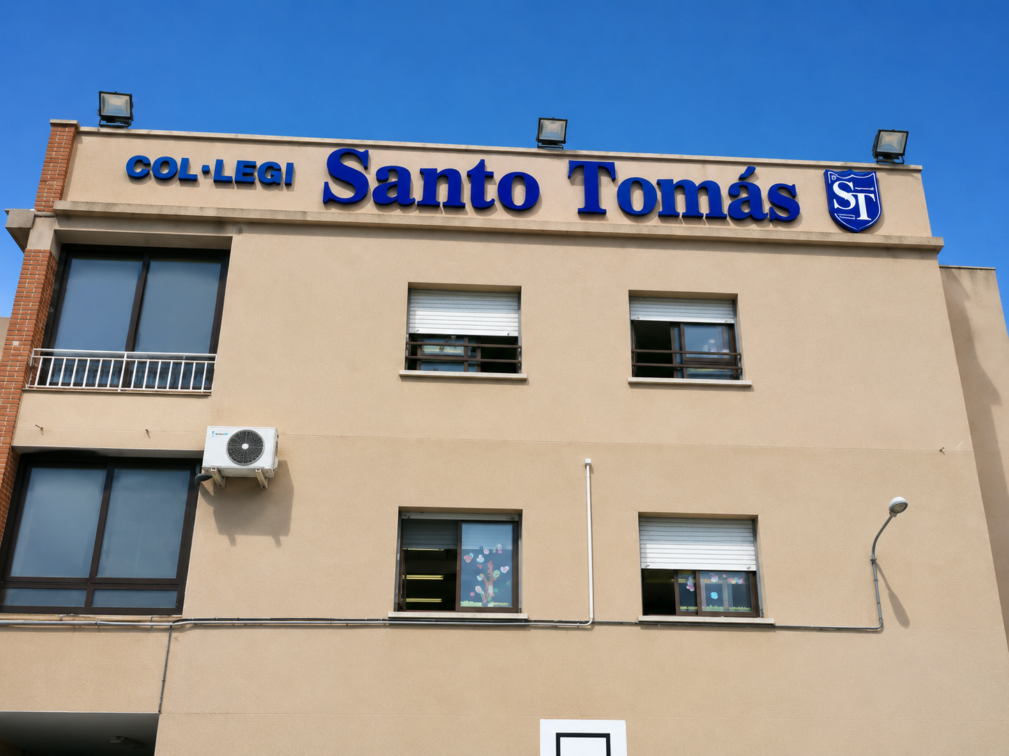 Letras de aluminio para local y marca